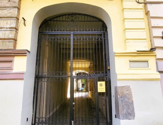 Parduodamos 60 m² rūsio–pusrūsio patalpos Vilniaus centre, J. Basanavičiaus g. 16A.